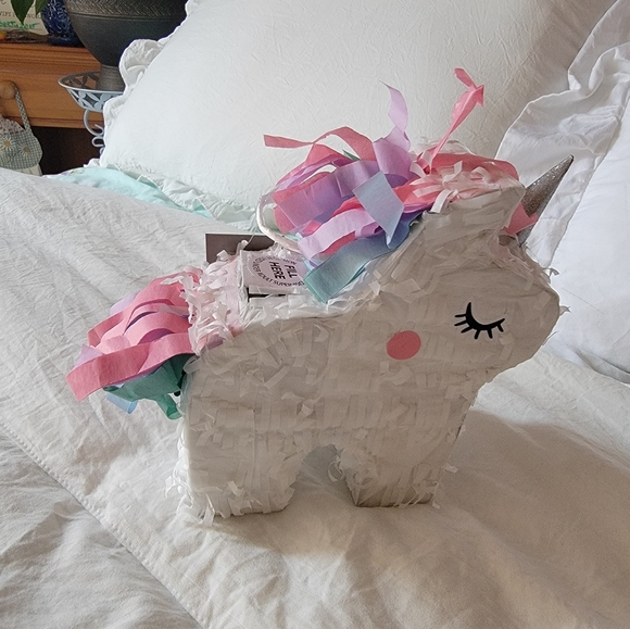 Spritz mini unicorn pinata - Picture 9 of 13